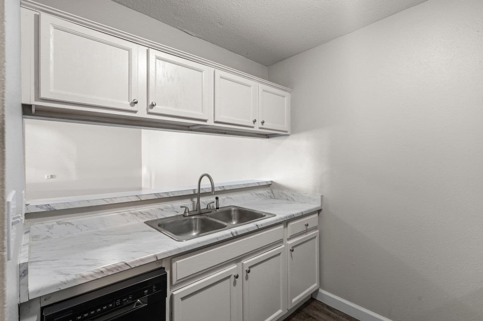 Springfield Apartment: 1010 E Elm St