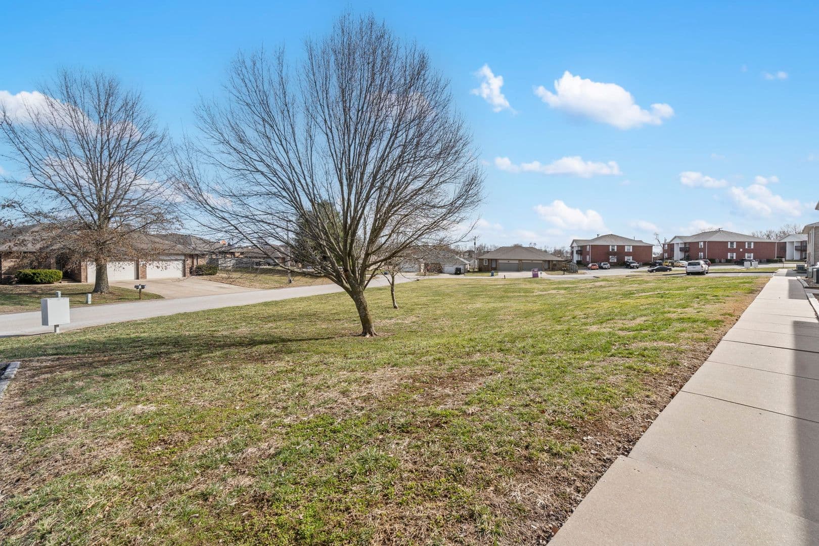 Ozark Apartment: 2009 Southfork Dr