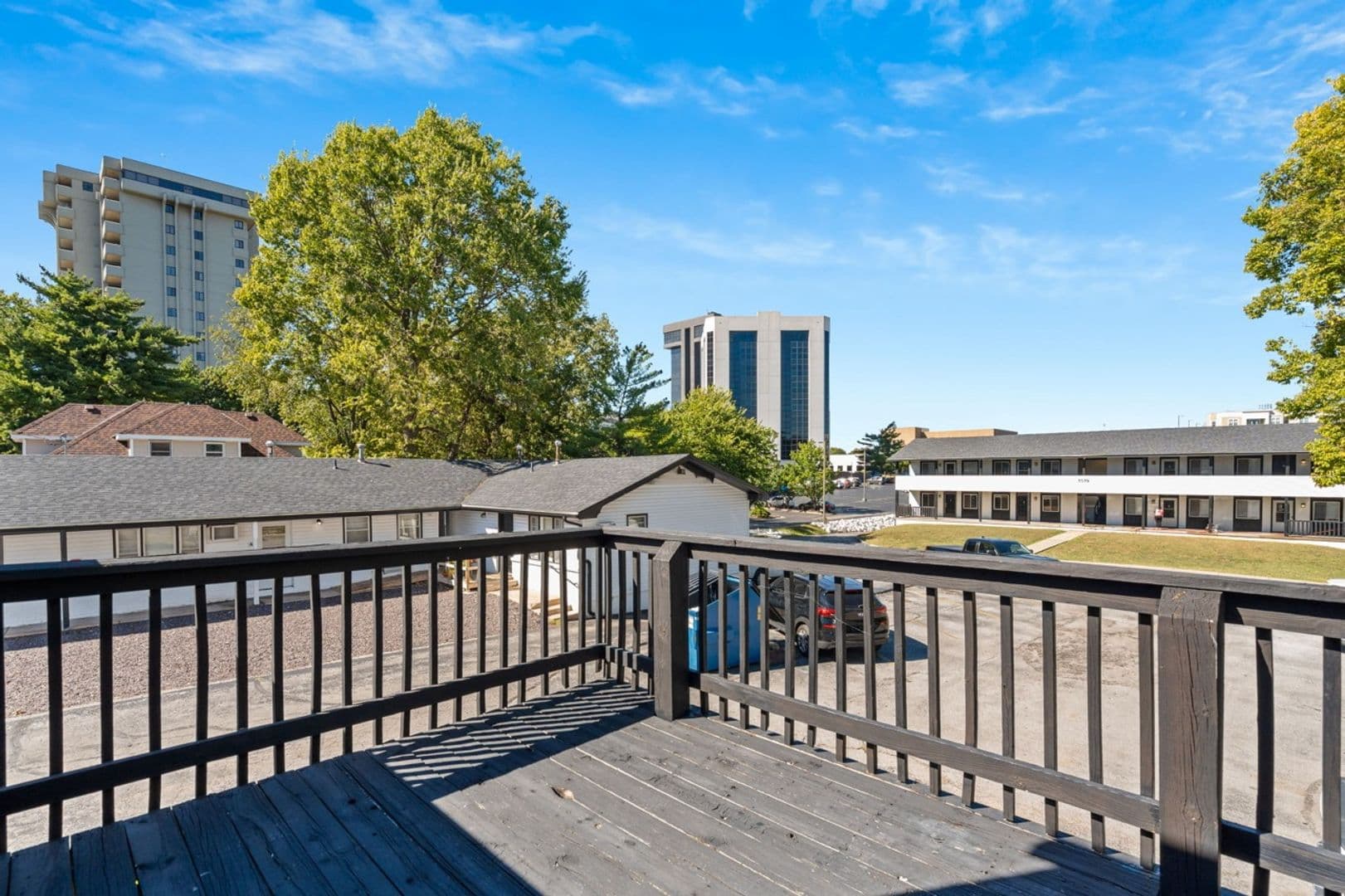 Springfield Apartment: 1015 E Walnut St