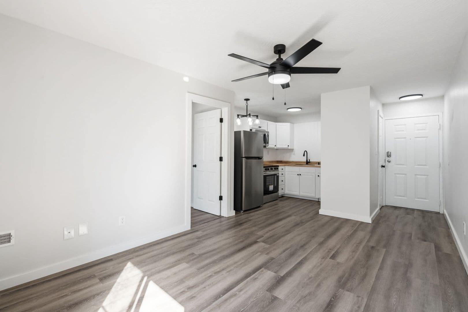 Springfield Apartment: 1015 E Walnut St