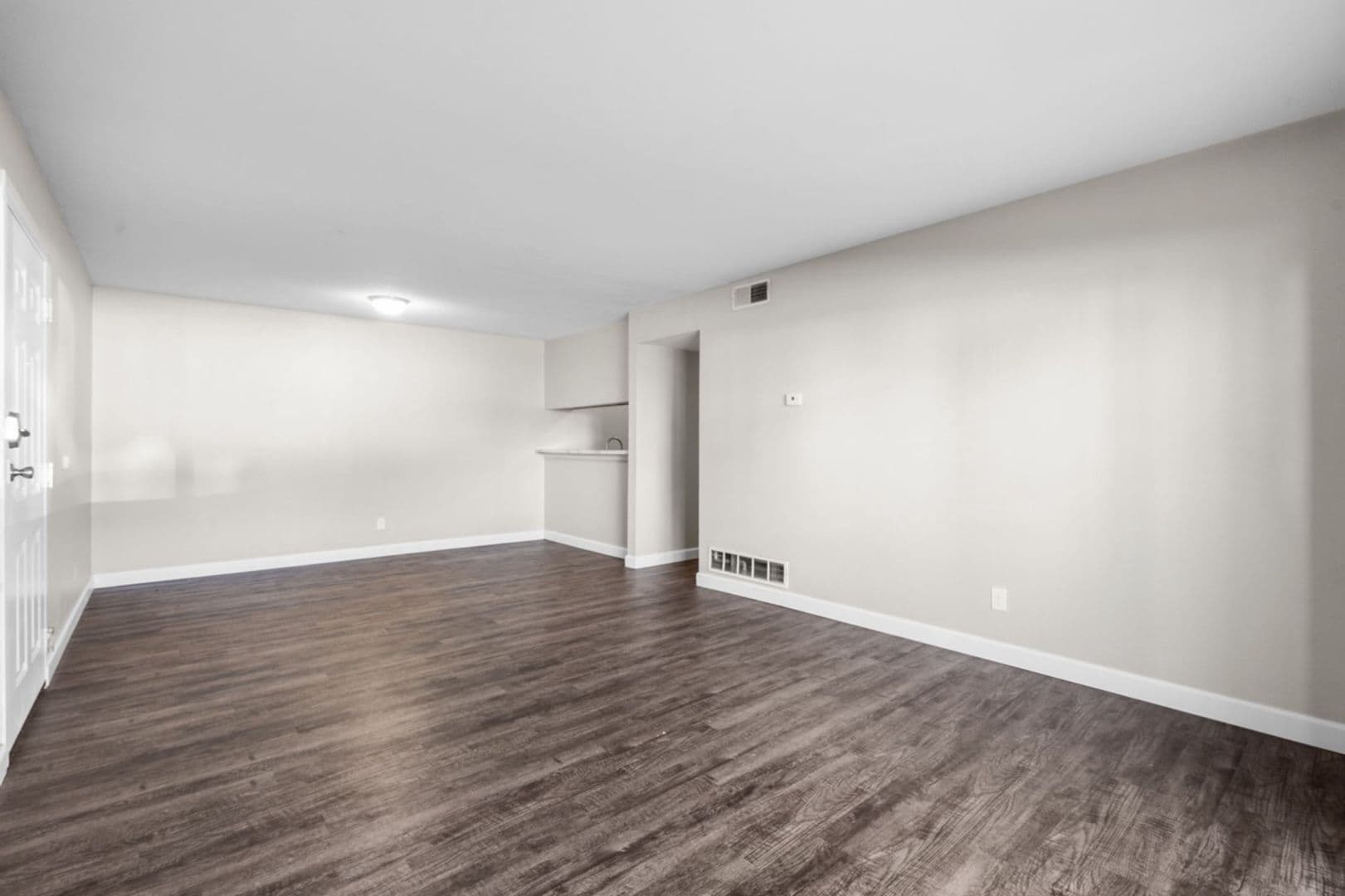 Springfield Apartment: 1010 E Elm St