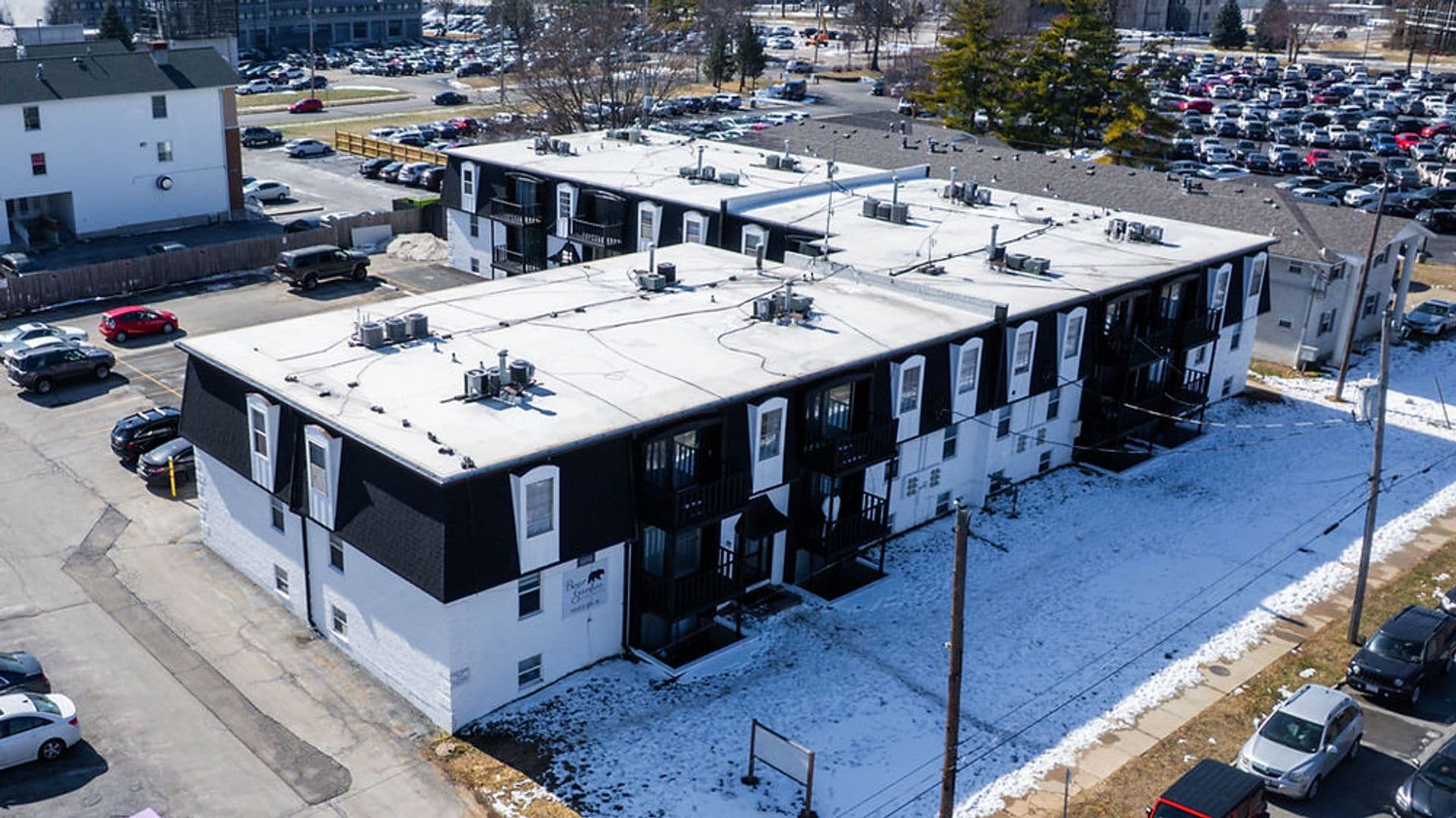 Springfield Apartment: 1010 E Elm St
