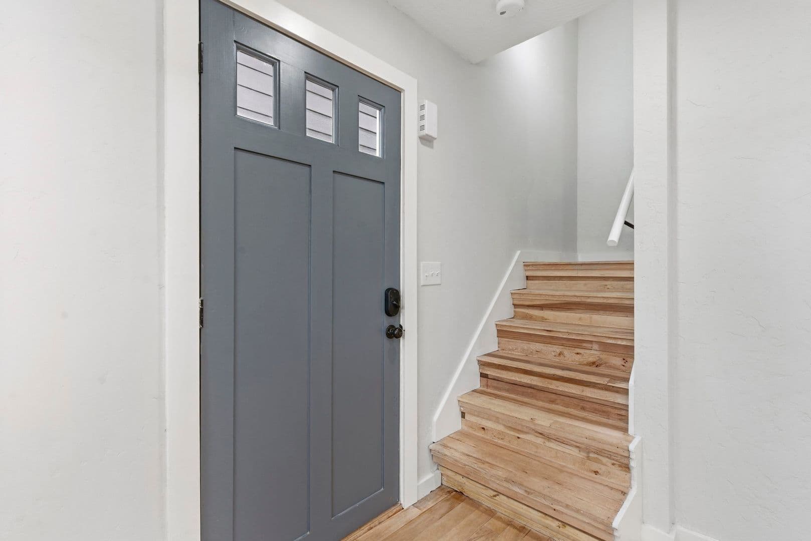 Springfield Apartment: 2831 E University