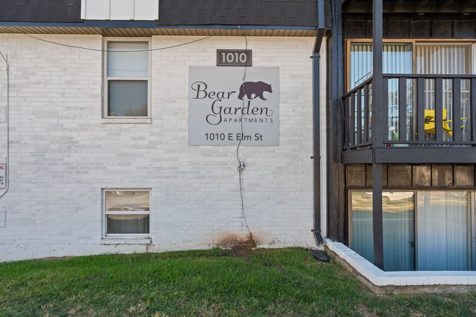 Springfield Apartment: 1010 E Elm St
