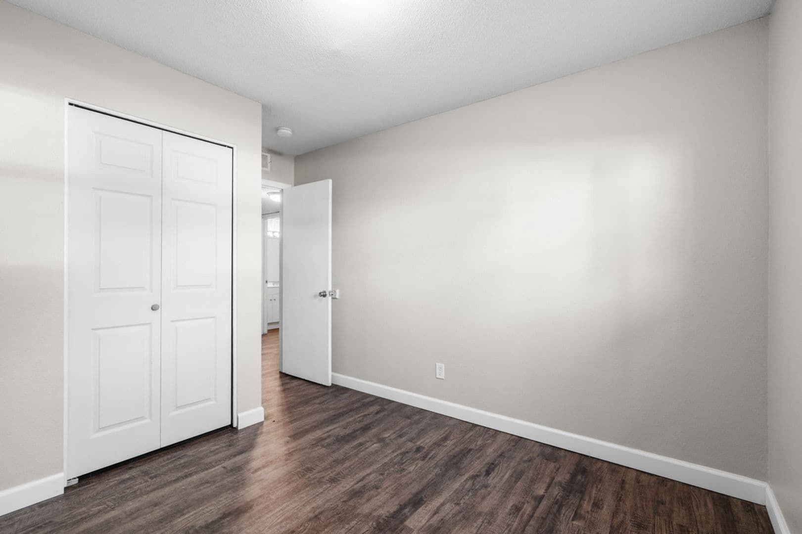 Springfield Apartment: 1010 E Elm St