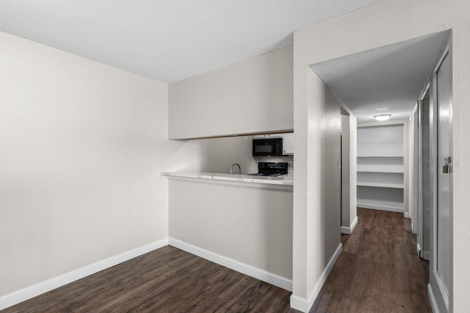 Springfield Apartment: 1010 E Elm St
