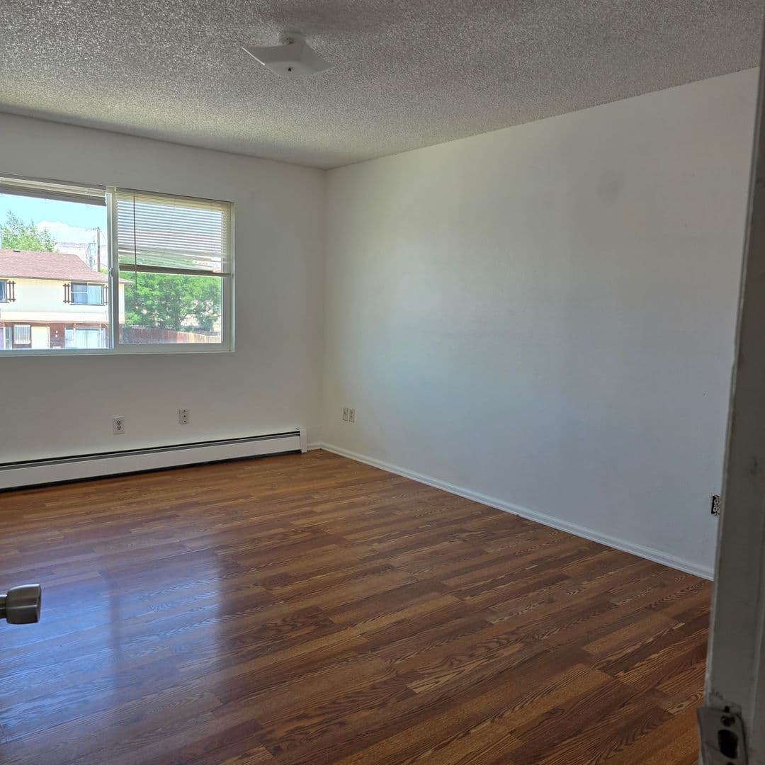 Clifton Apartment: 3247 1/2 Main St.