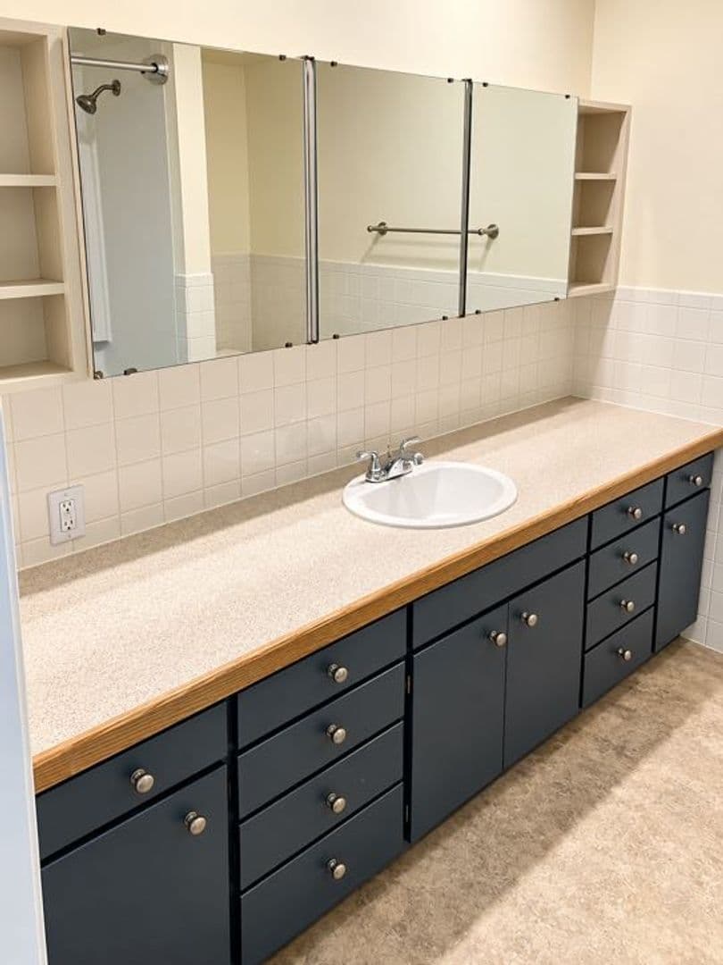 Palisade Apartment: 305 Main Street