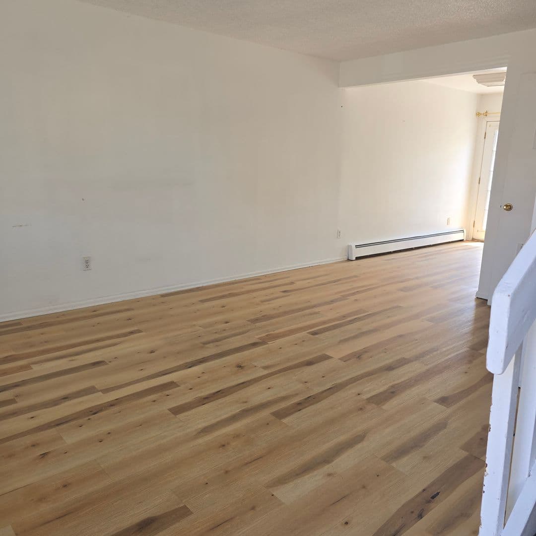 Clifton Apartment: 3247 1/2 Main St.