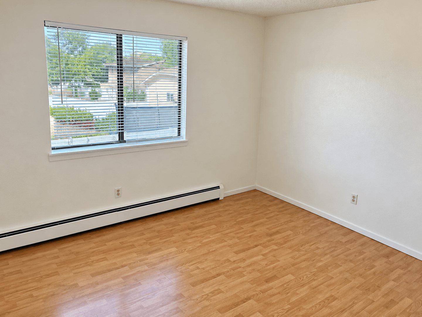 Palisade Apartment: 910 Iowa Ave.