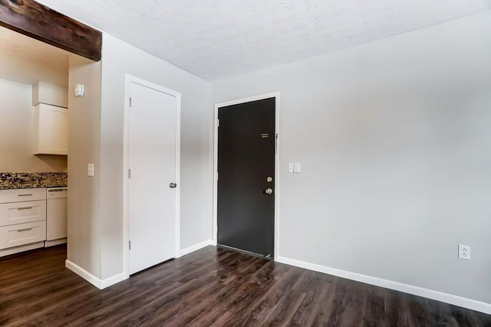 Marysville Apartment: 718 Collins Ave