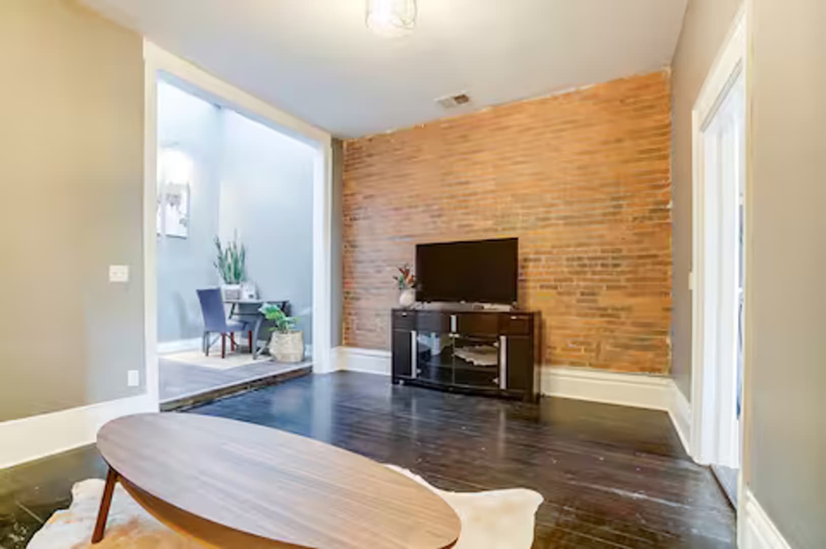 Marysville Apartment: 120-122 E. 5th St