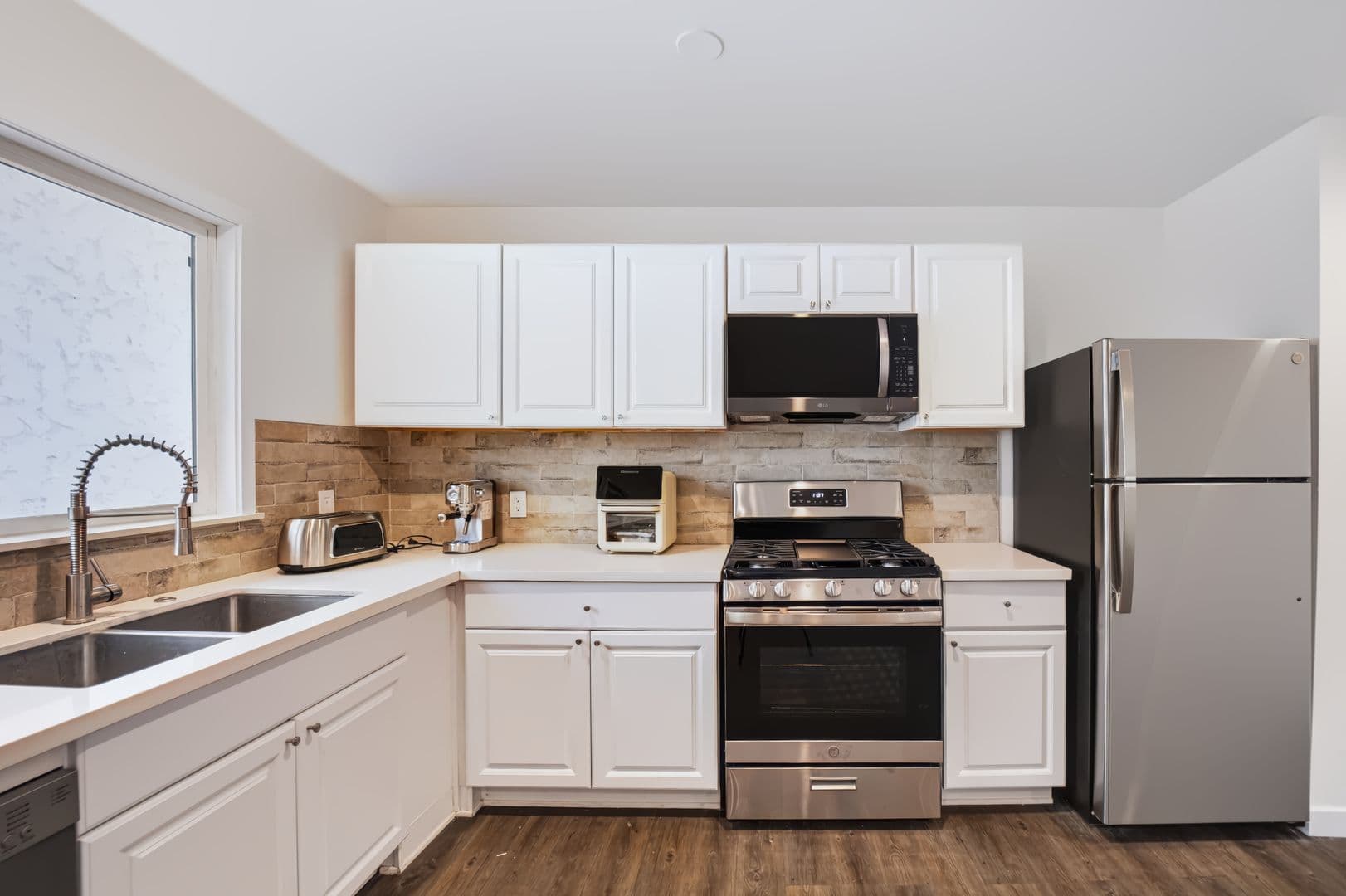 Sherman Oaks Apartment: 4323 Van Nuys Blvd