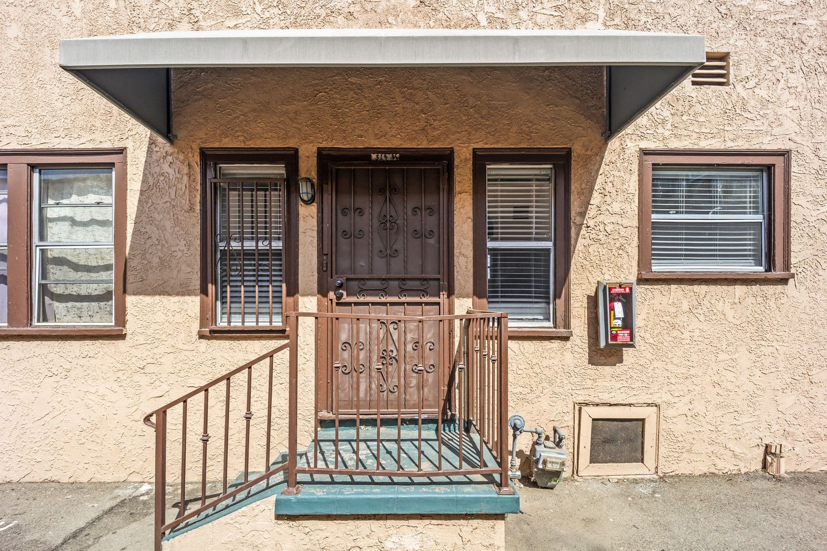 Los Angeles Apartment: 314/316 W 50th St.