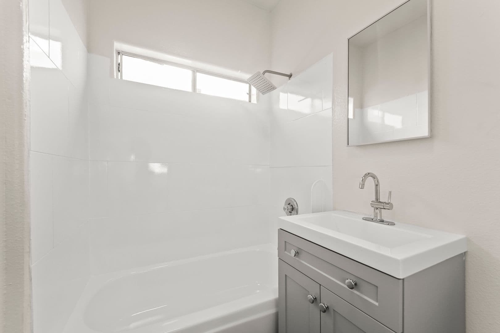 Los Angeles Apartment: 842 West 83rd Street