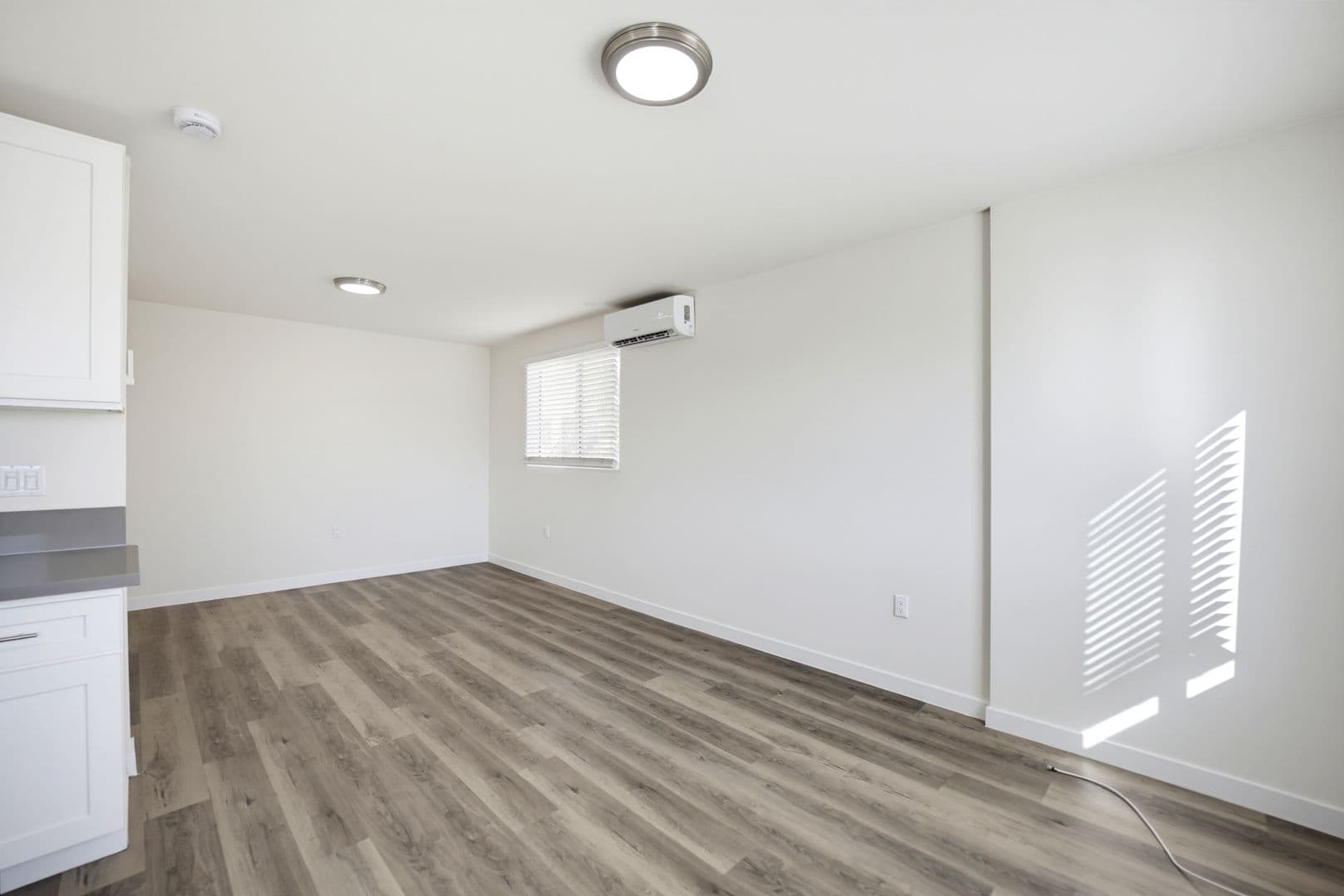 Los Angeles Apartment: 862 W. 84th St.