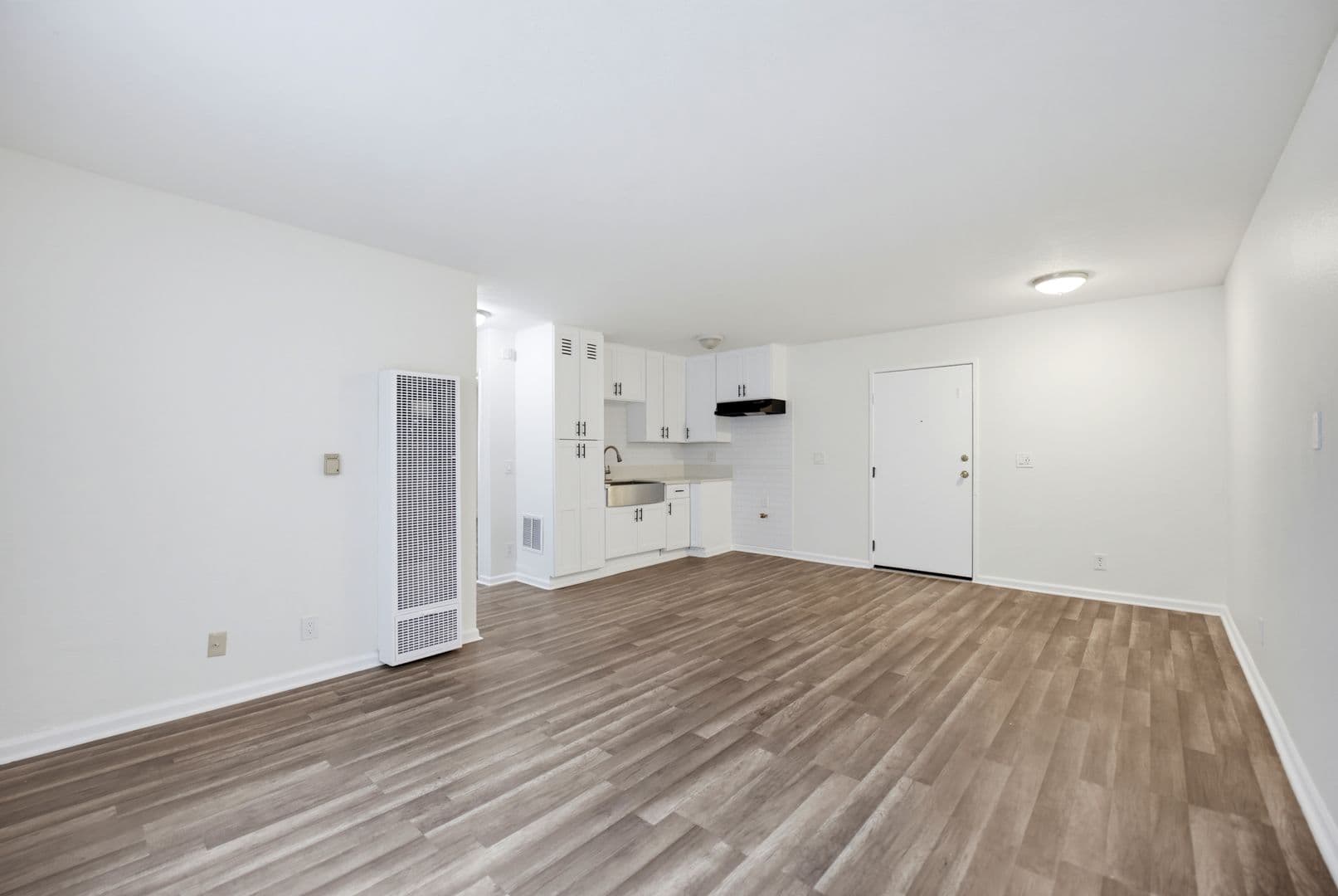 Los Angeles Apartment: 412 Coronado Terrace