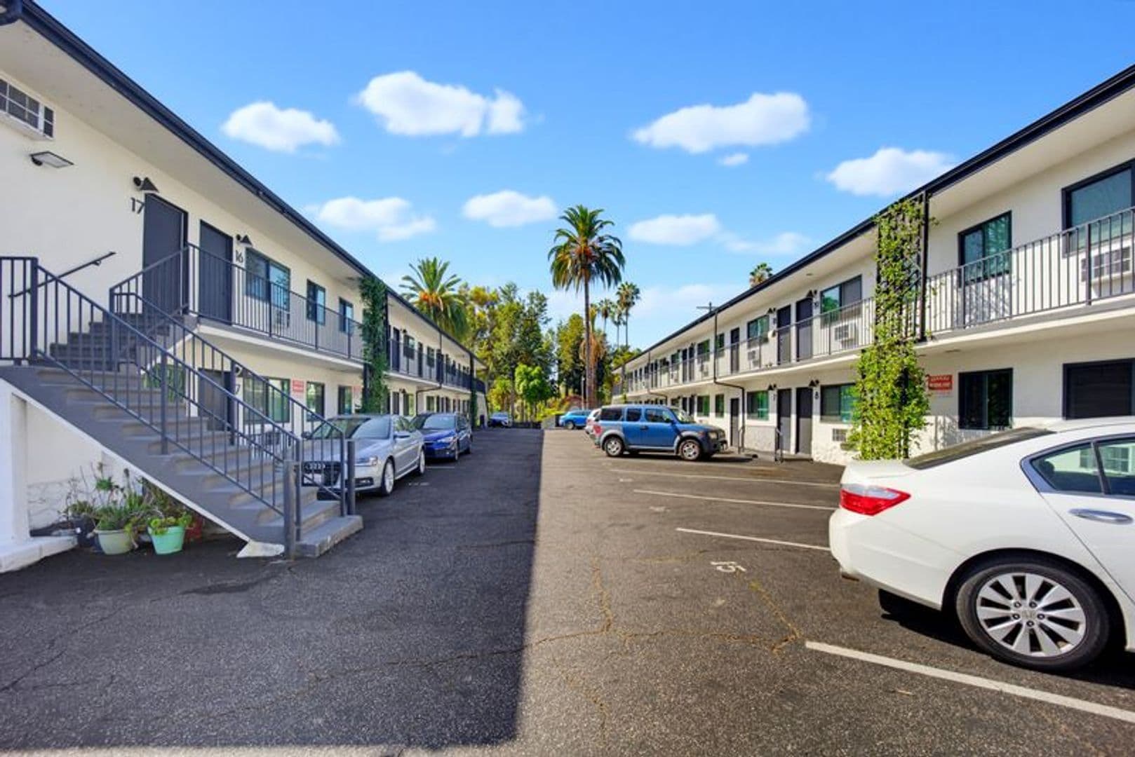 Los Angeles Apartment: 1717-1725 Park Ave