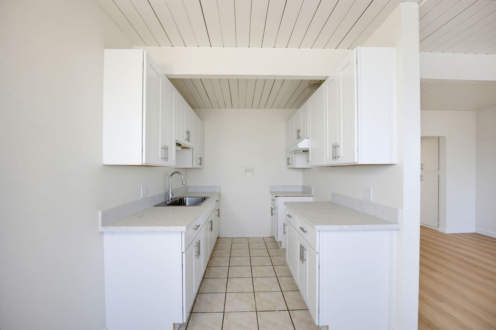Los Angeles Apartment: 11242 S. New Hampshire Ave