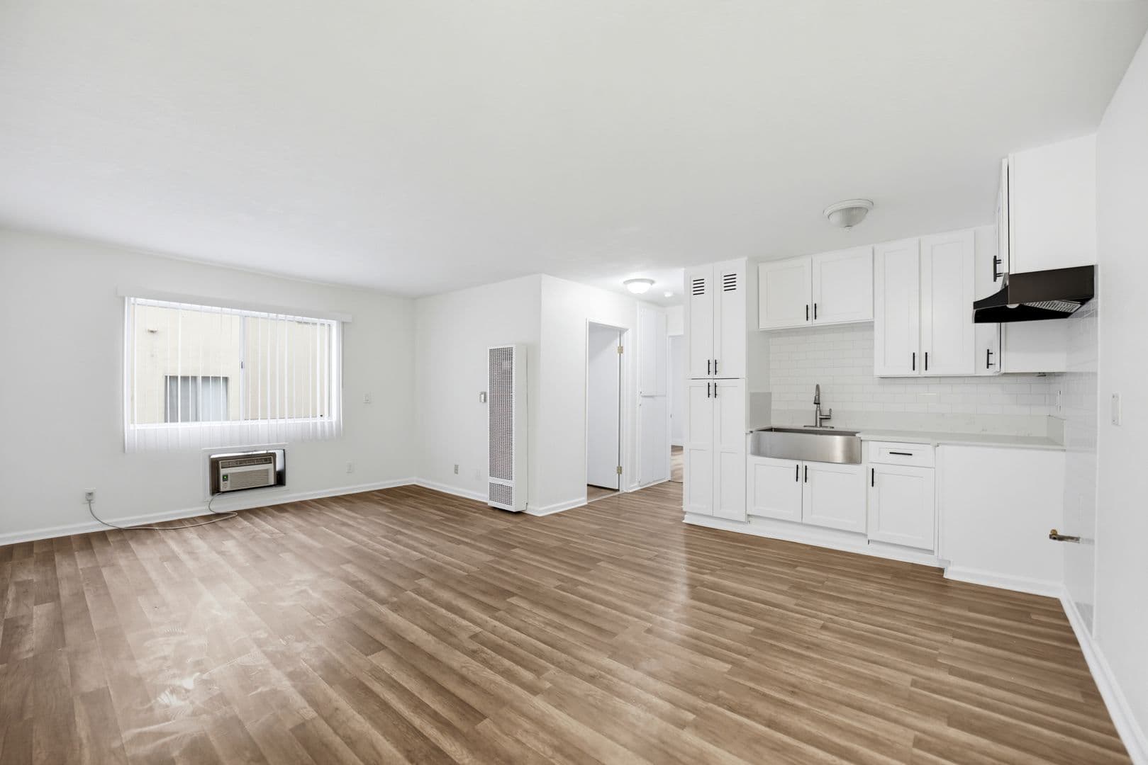 Los Angeles Apartment: 412 Coronado Terrace