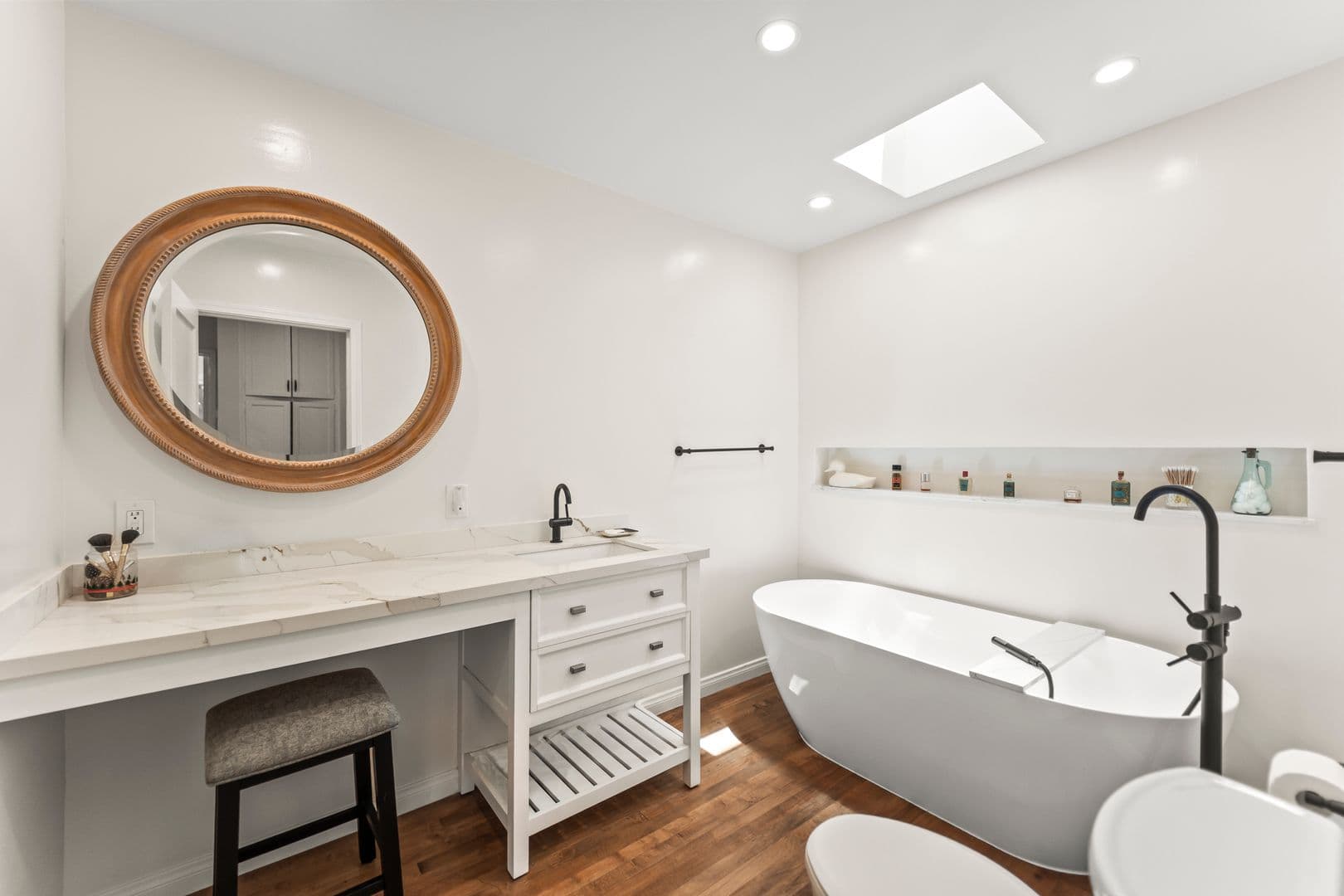 Los Angeles House: 8016 Denrock Ave