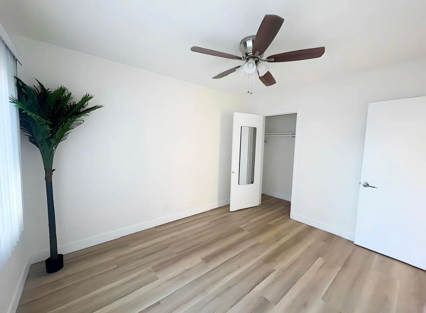 Sherman Oaks Apartment: 4462 Murietta Ave