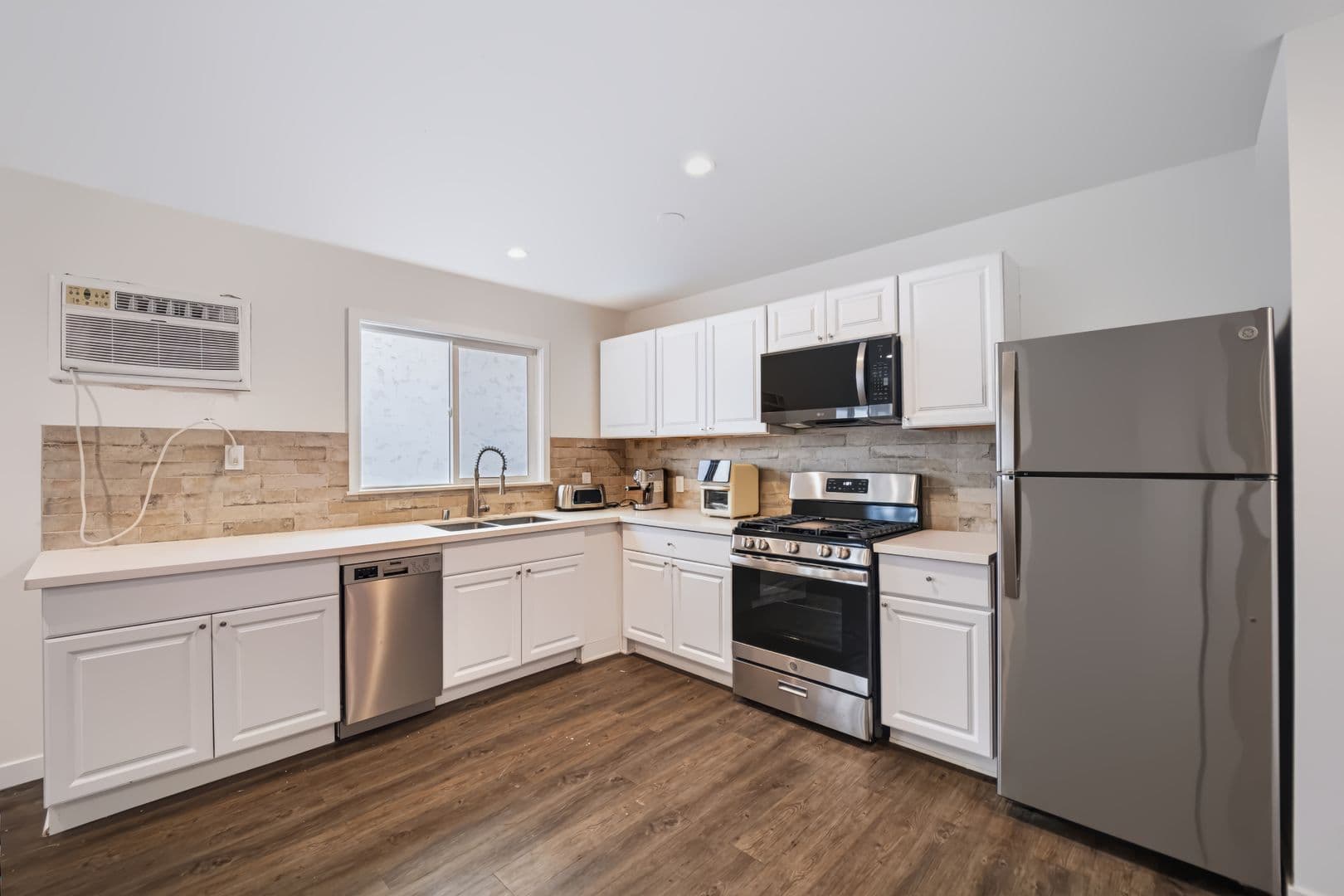 Sherman Oaks Apartment: 4323 Van Nuys Blvd