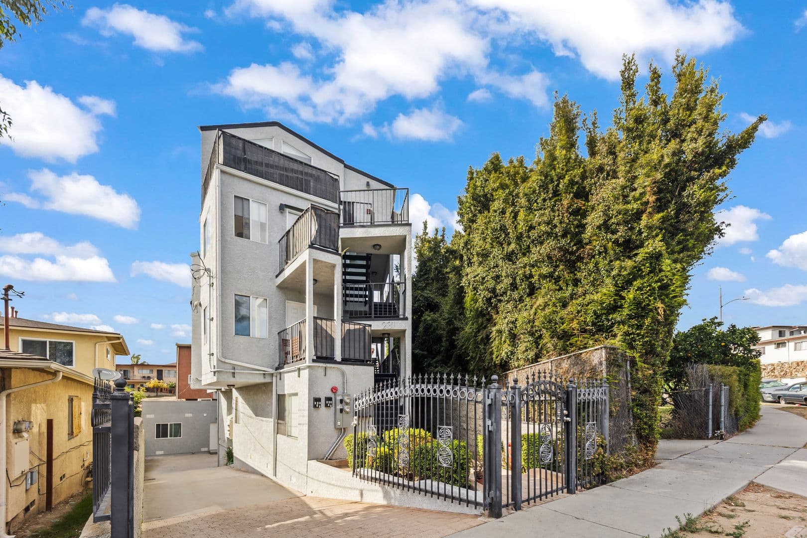 Inglewood Apartment: 231 East Hyde Park Blvd