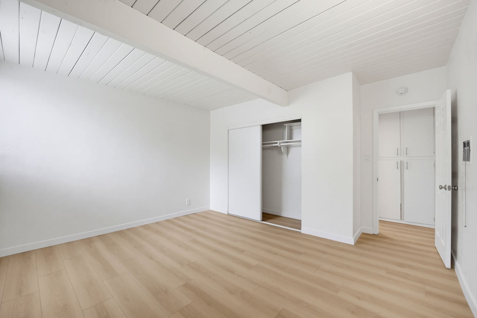 Los Angeles Apartment: 11242 S. New Hampshire Ave