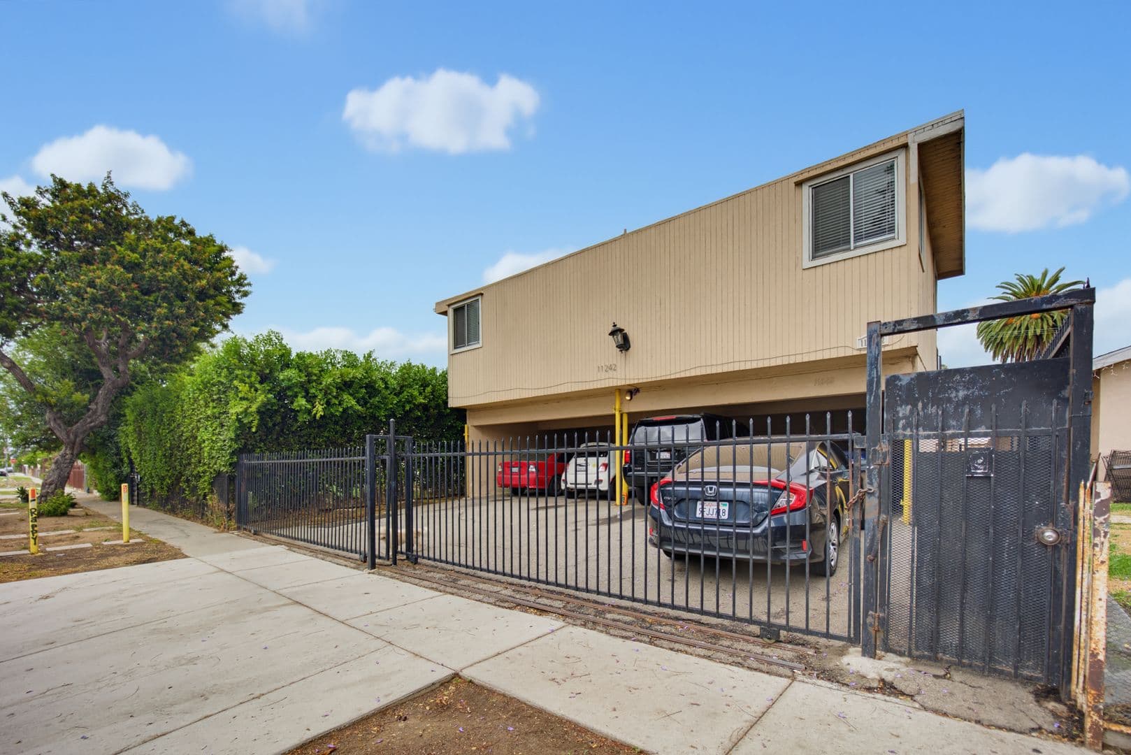 Los Angeles Apartment: 11242 S. New Hampshire Ave