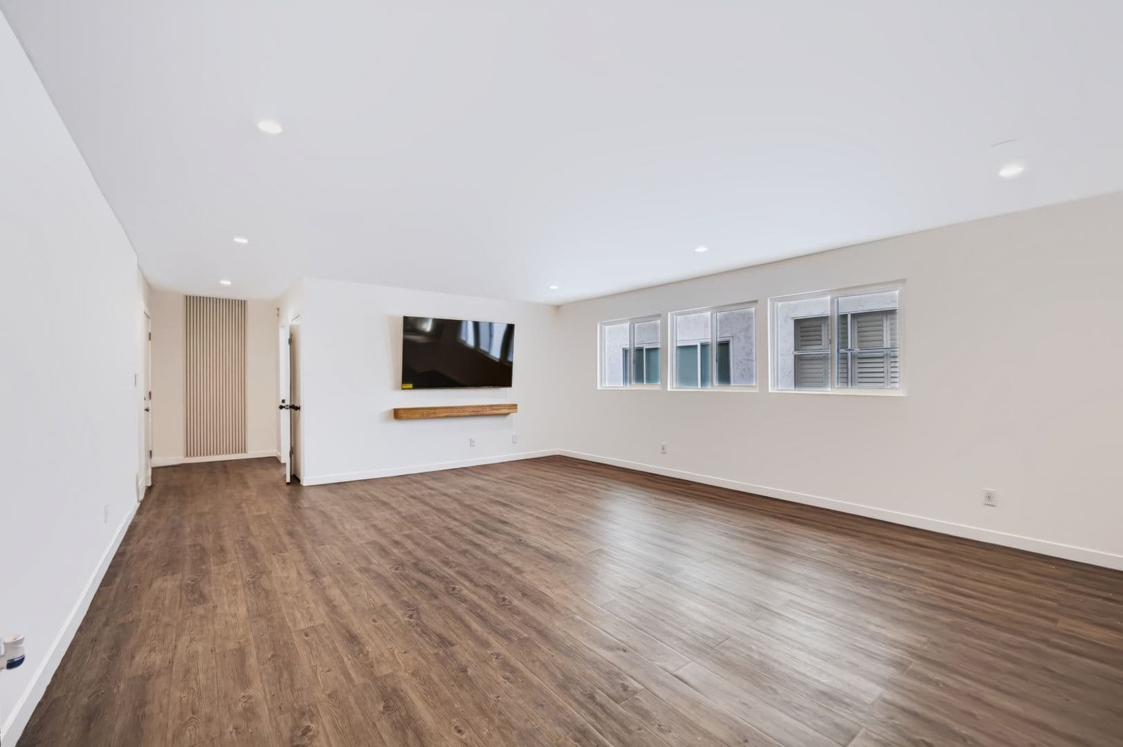 Sherman Oaks Apartment: 4323 Van Nuys Blvd