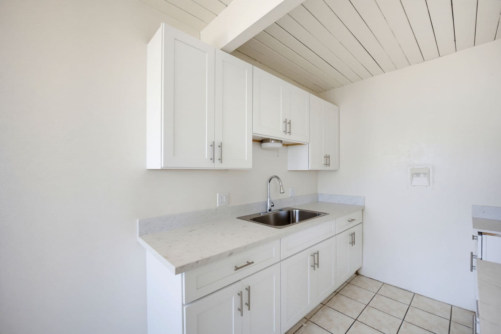 Los Angeles Apartment: 11242 S. New Hampshire Ave