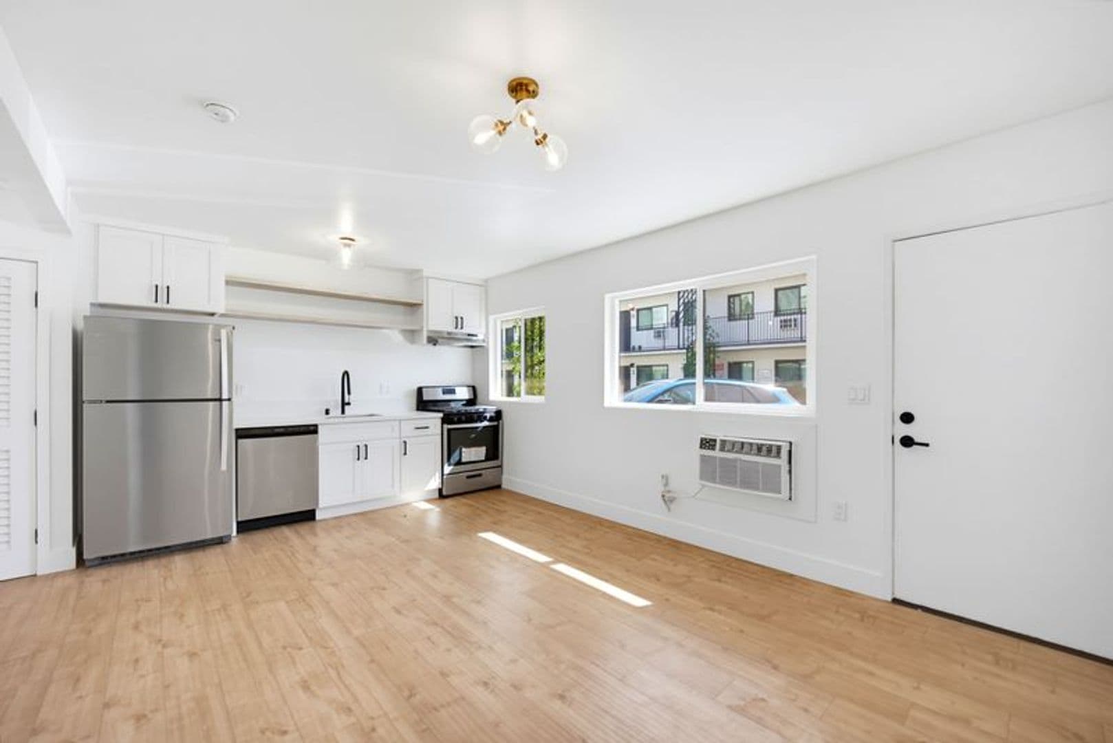 Los Angeles Apartment: 1717-1725 Park Ave