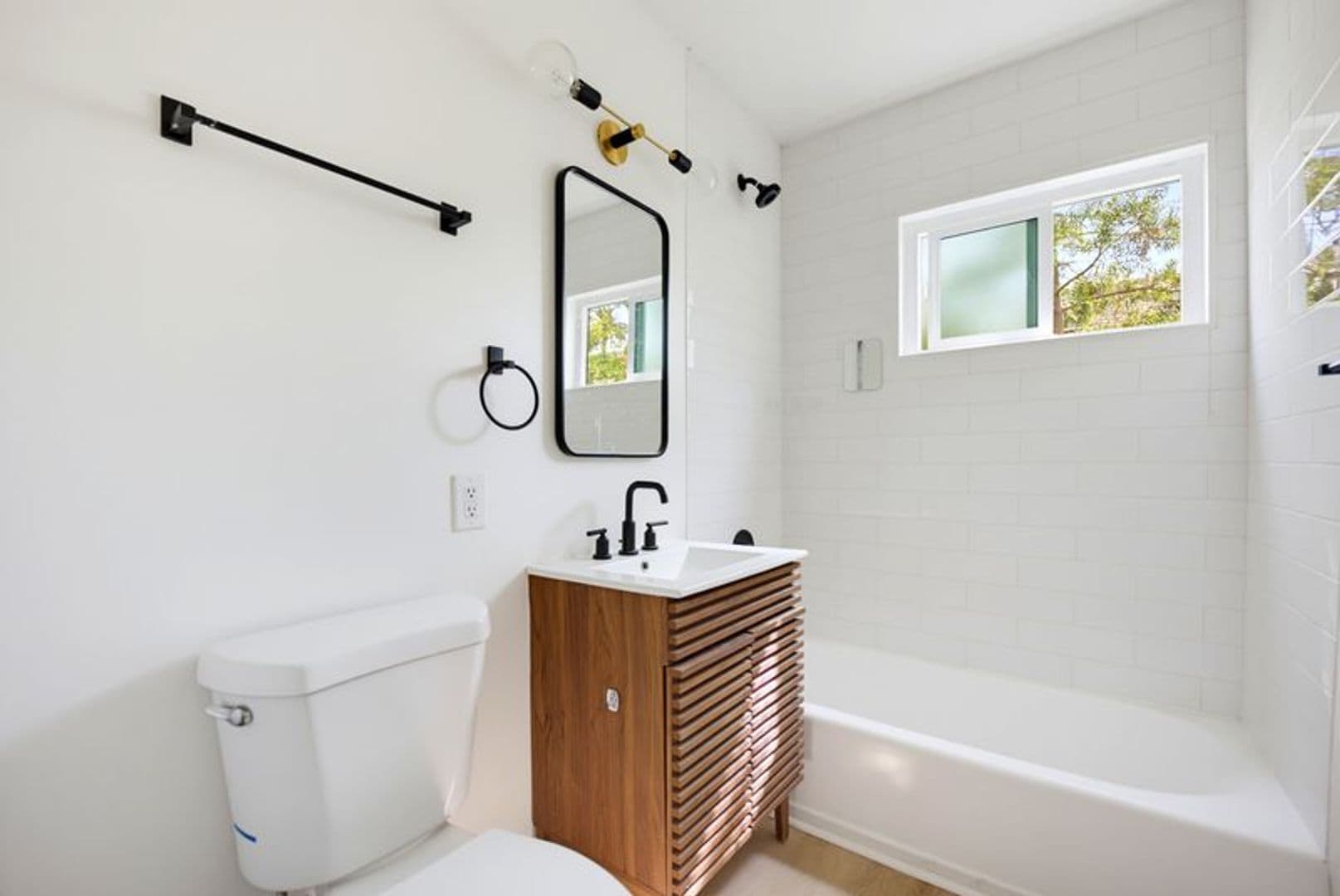 Los Angeles Apartment: 1717-1725 Park Ave