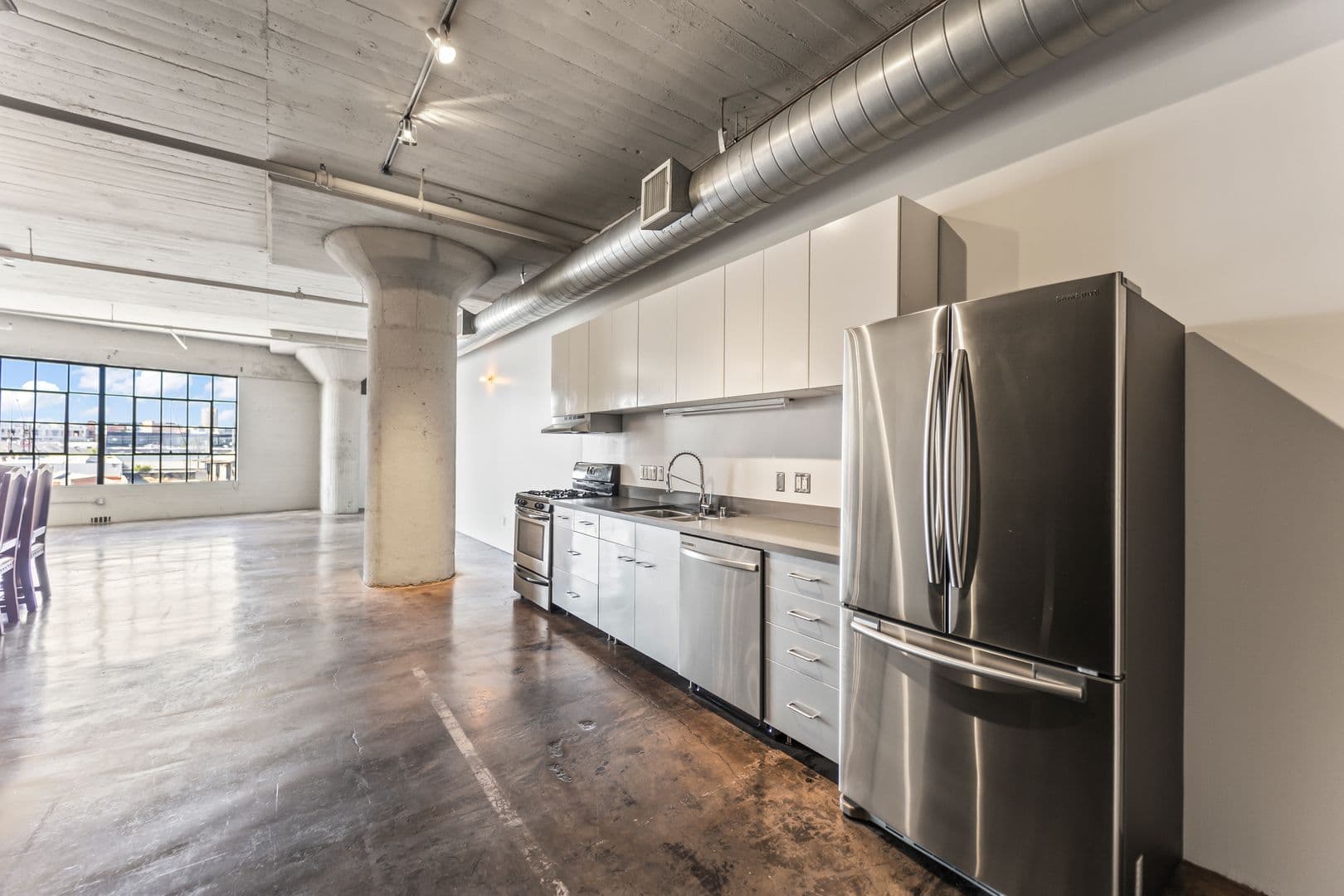 Los Angeles Apartment: 1855 Industrial St.