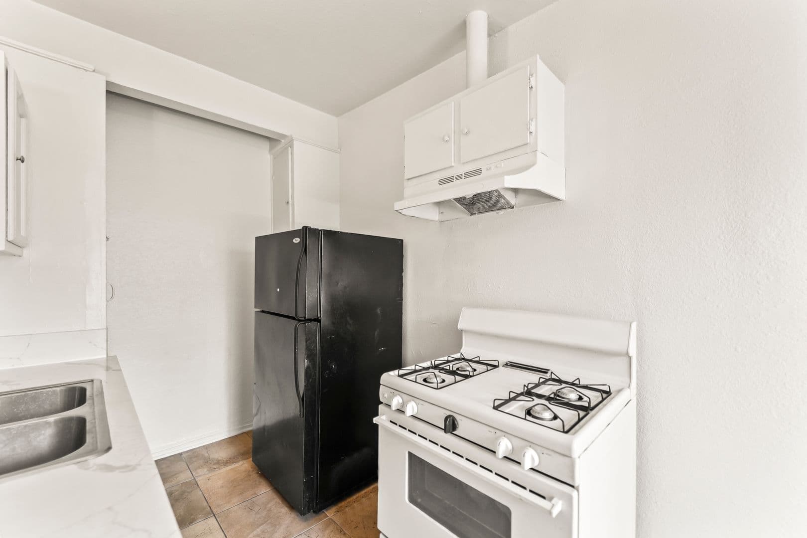 Los Angeles Apartment: 709 E 108th - 709