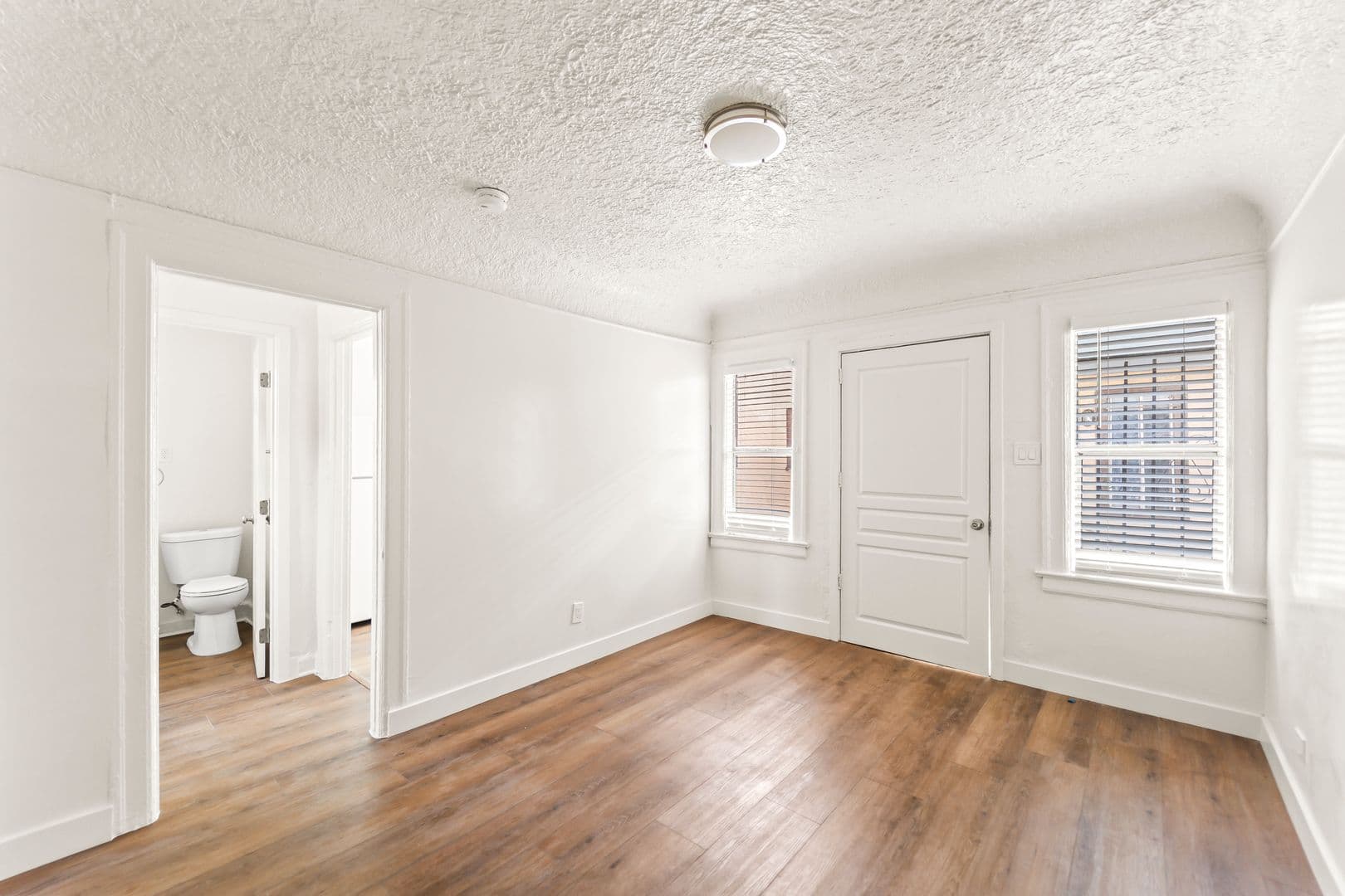 Los Angeles Apartment: 314/316 W 50th St.
