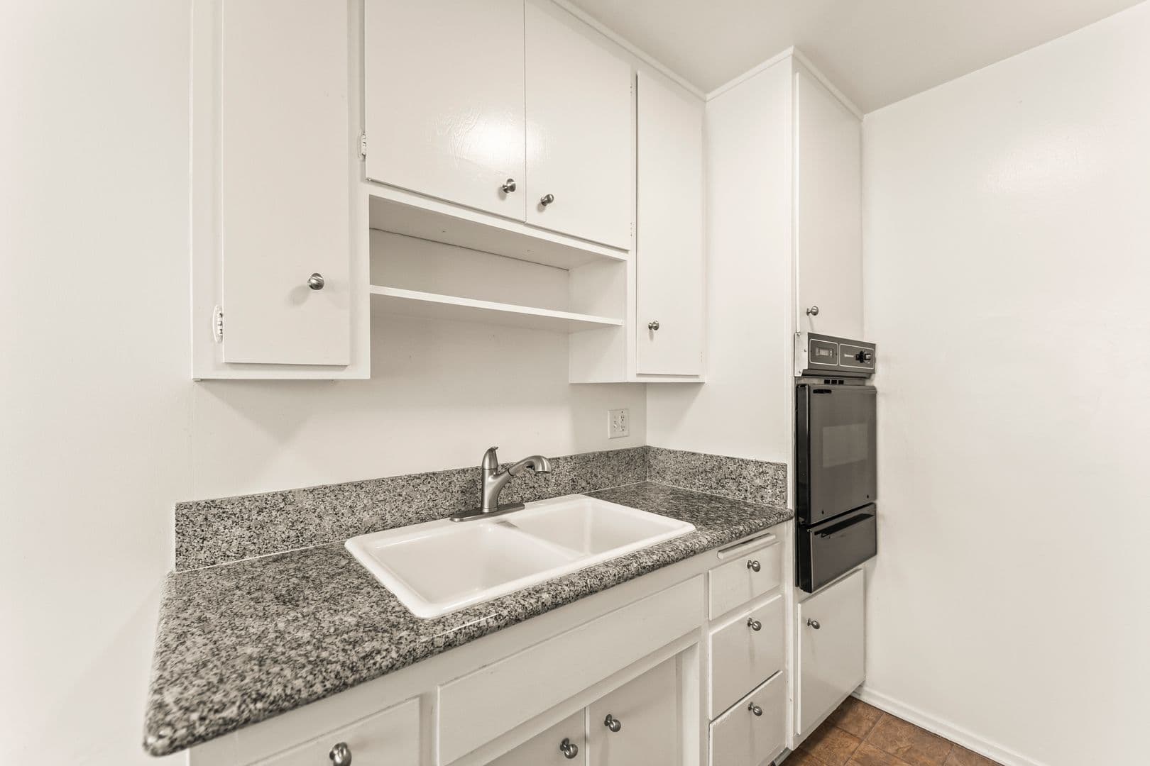 West Hollywood Apartment: 714 W. Knoll Dr.