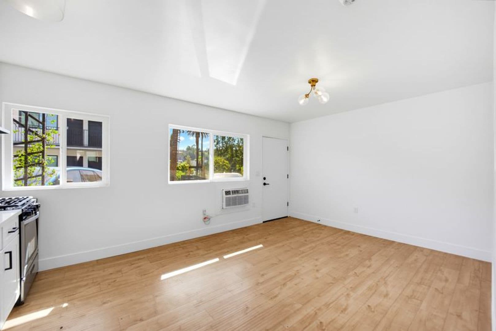 Los Angeles Apartment: 1717-1725 Park Ave