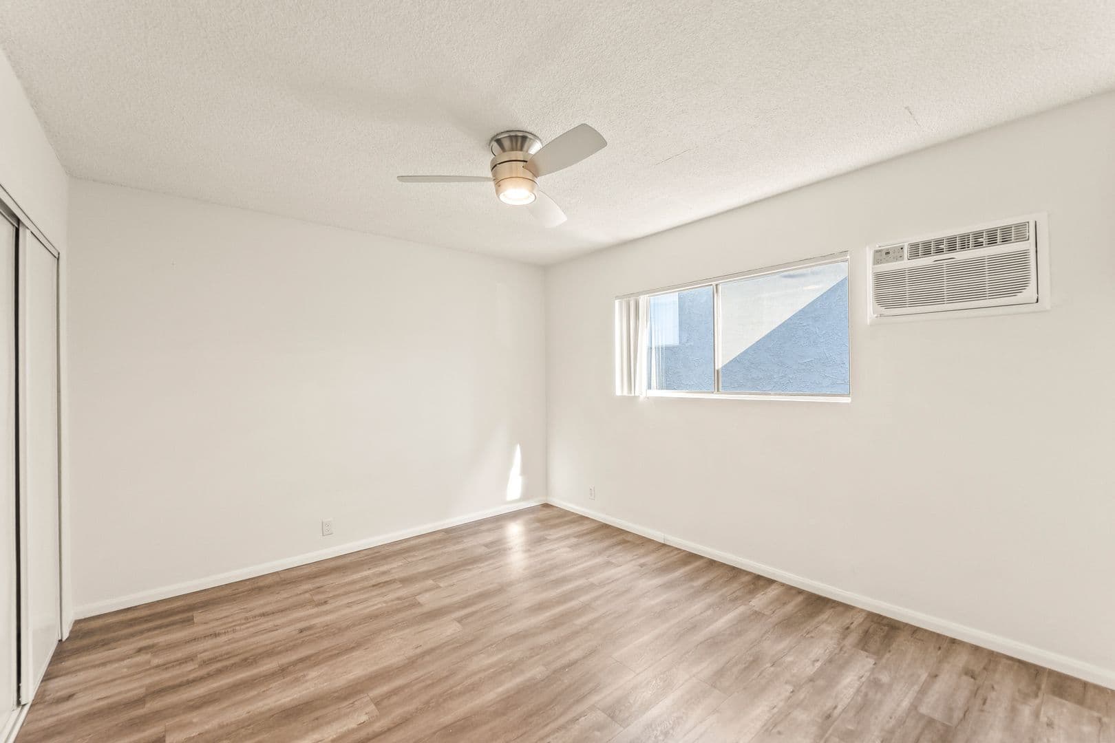 West Hollywood Apartment: 714 W. Knoll Dr.