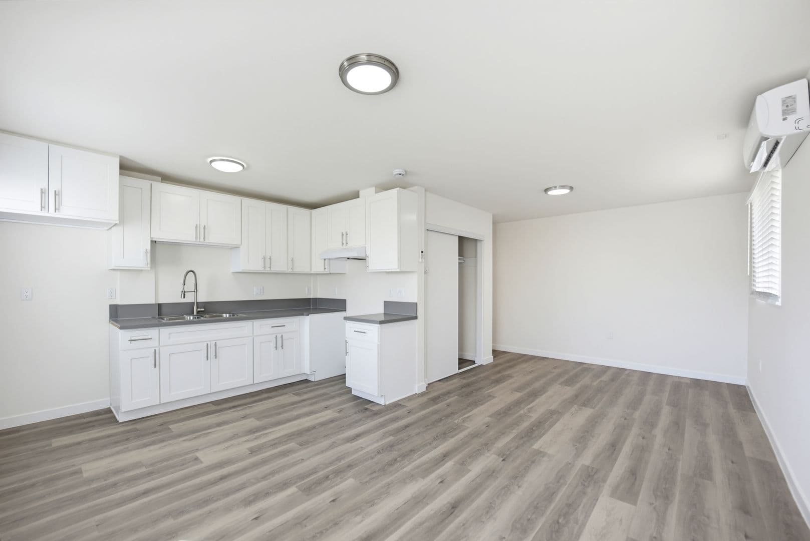 Los Angeles Apartment: 862 W. 84th St.