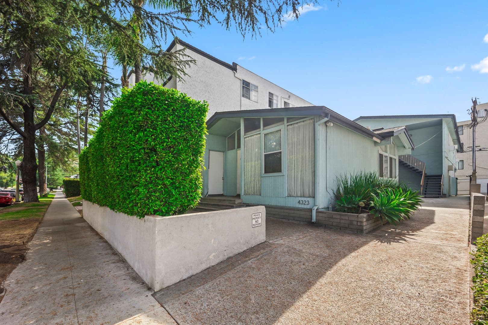 Sherman Oaks Apartment: 4323 Van Nuys Blvd
