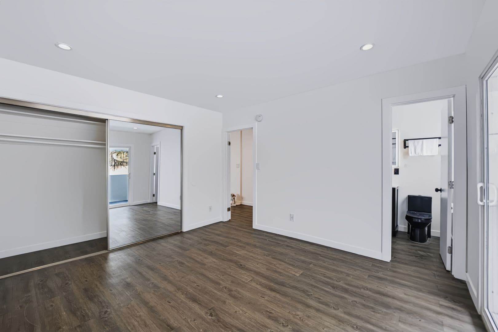 Sherman Oaks Apartment: 4323 Van Nuys Blvd