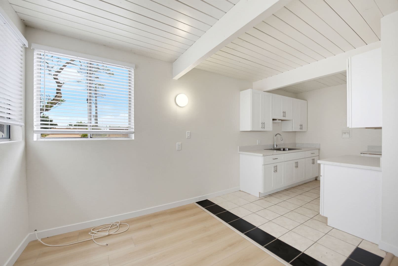 Los Angeles Apartment: 11242 S. New Hampshire Ave