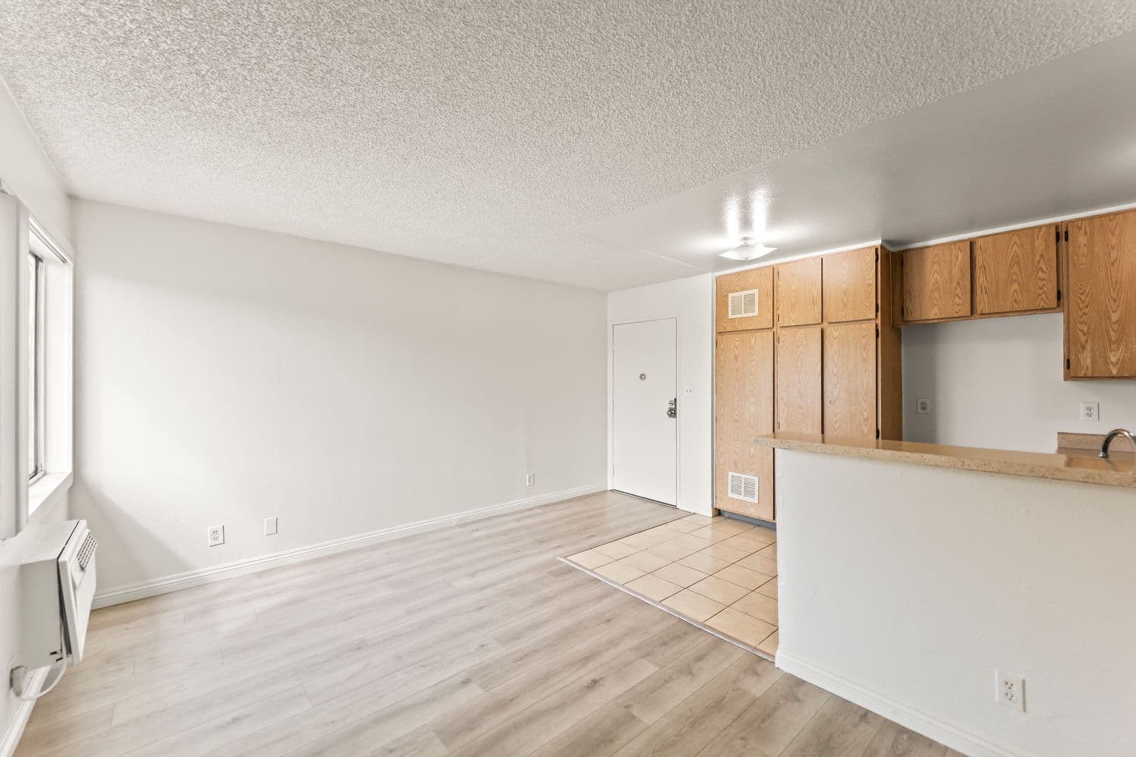 Los Angeles Apartment: 1620 Bridge St.