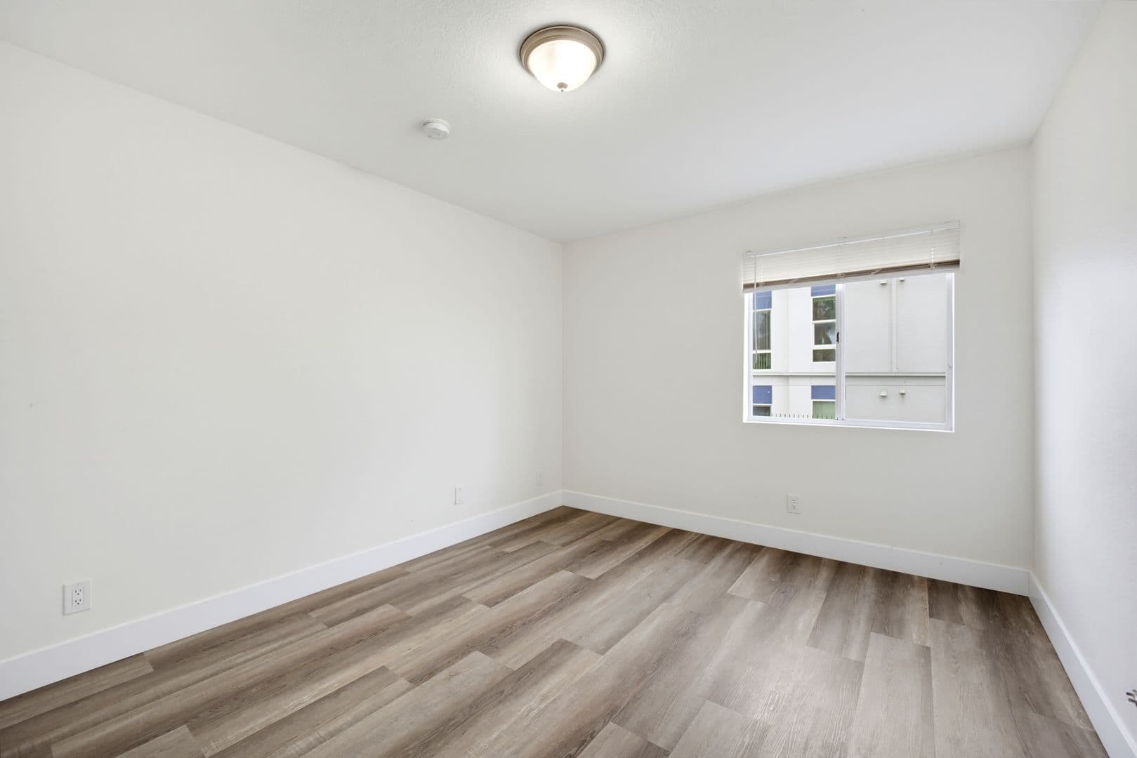 Los Angeles Apartment: 412 Coronado Terrace