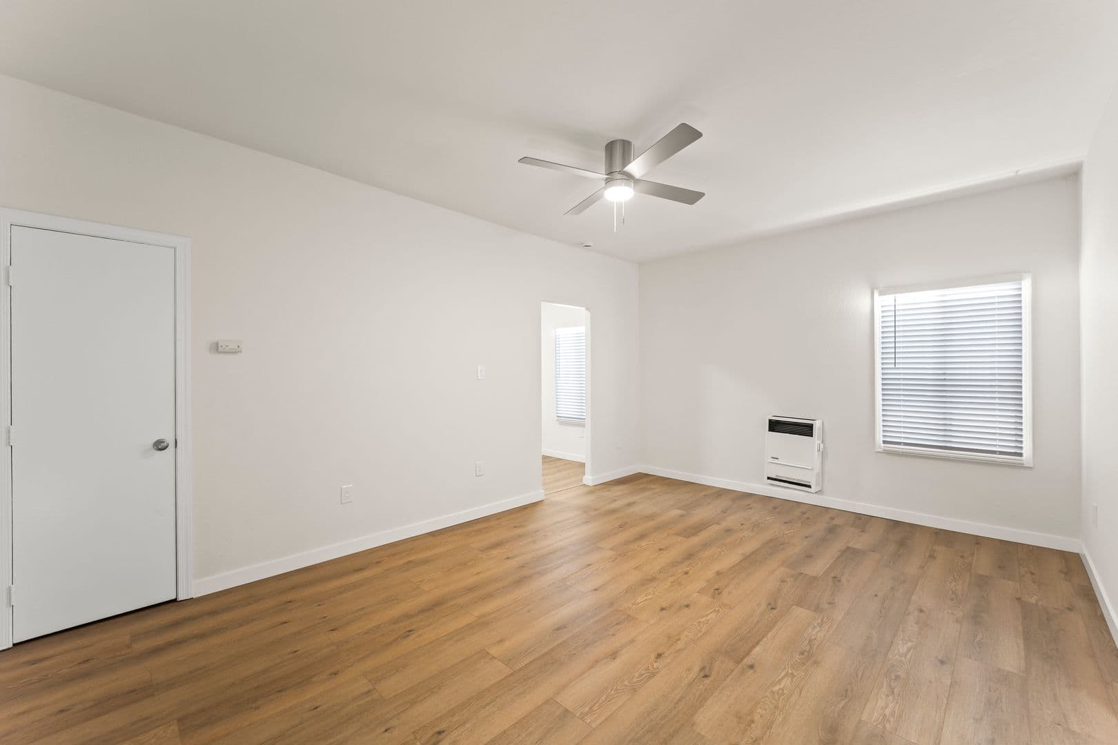 Los Angeles Apartment: 842 West 83rd Street
