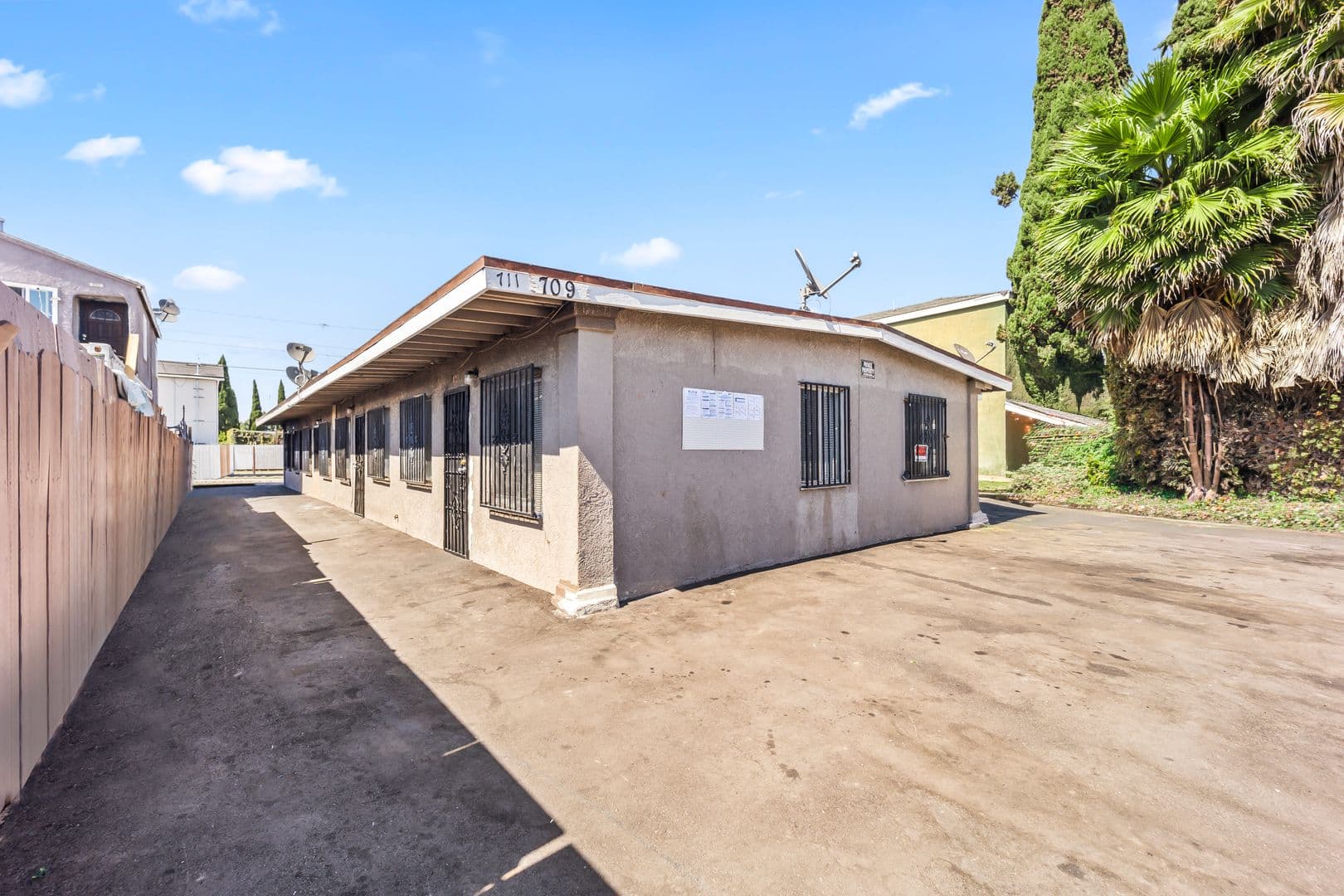 Los Angeles Apartment: 709 E 108th - 709