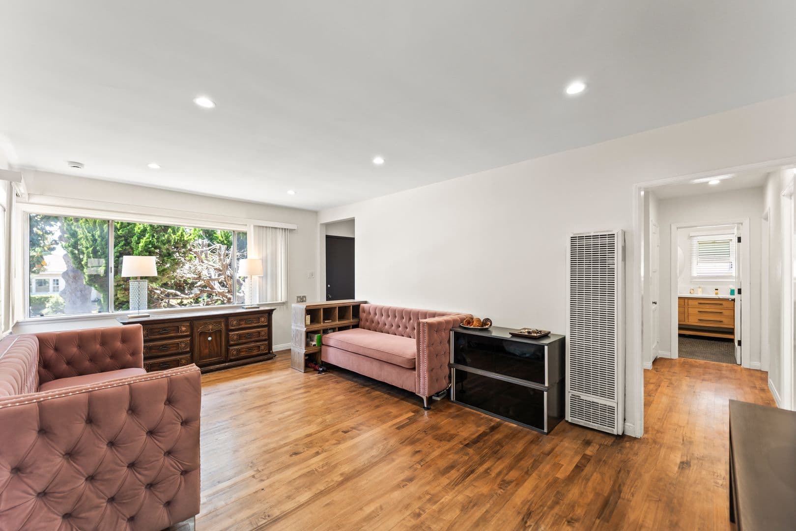 Los Angeles House: 8016 Denrock Ave