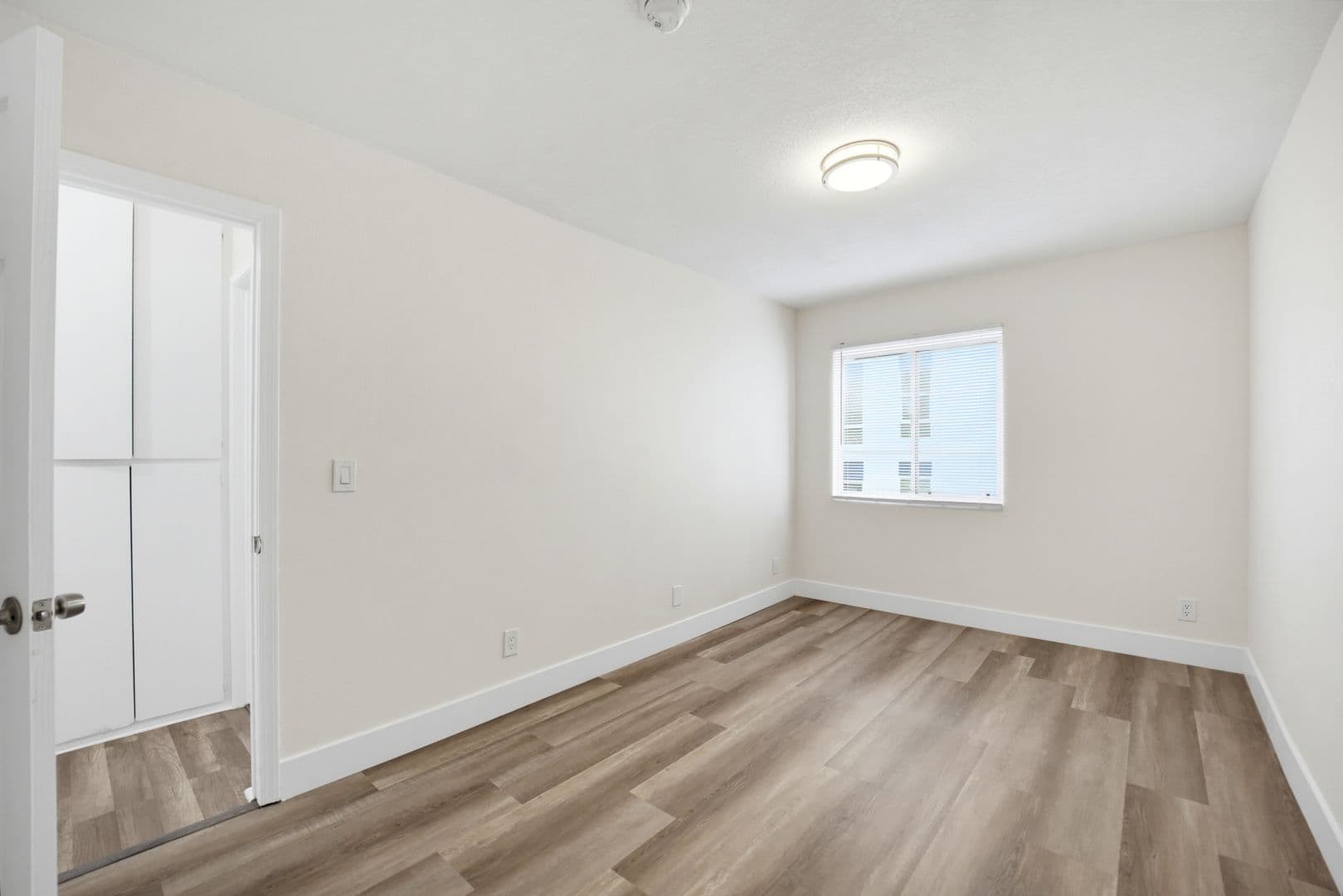 Los Angeles Apartment: 412 Coronado Terrace